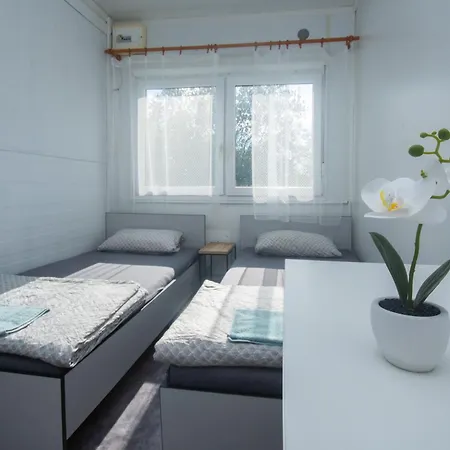 Autokemp U Prehrady 캠프장 *